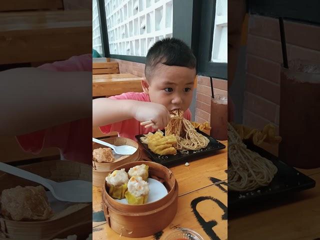 Kuliner mie gacoan favorit anak anak - Kino family #miegacoan #makanmie