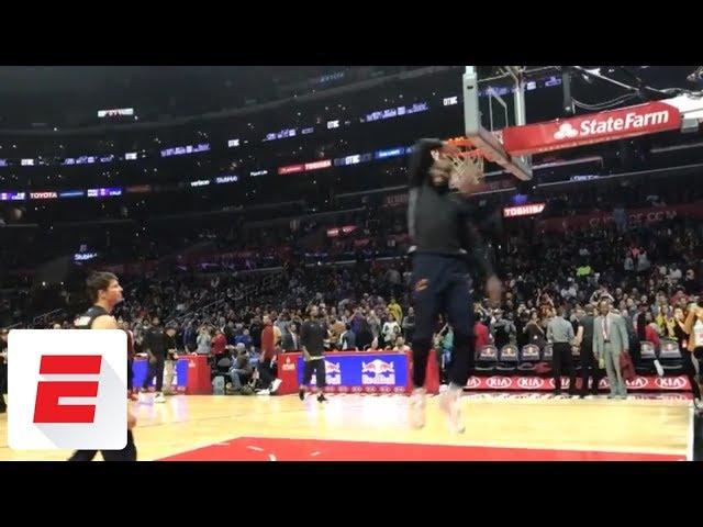 LeBron James teases what his dunk contest might look like during pregame warmups | ESPN