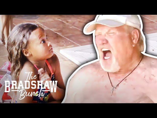 Terry Bradshaw Gets His Back Waxed By His Family | The Bradshaw Bunch | E!