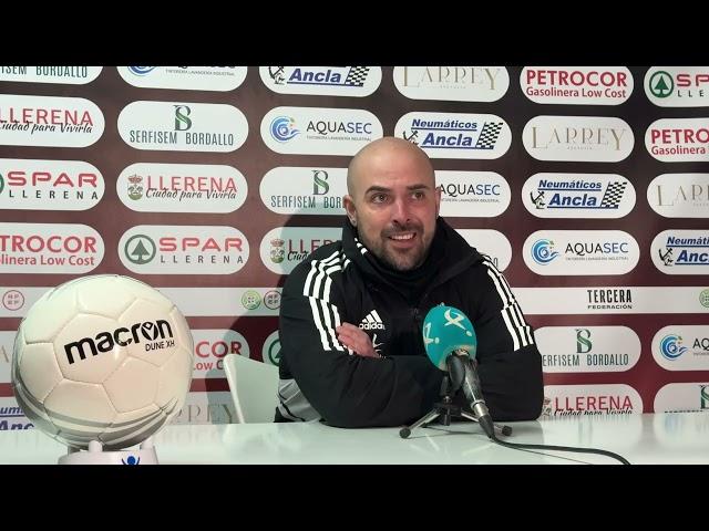 Rueda de Prensa de Luis Oliver tras el AD Llerenense 1-0 CD Badajoz