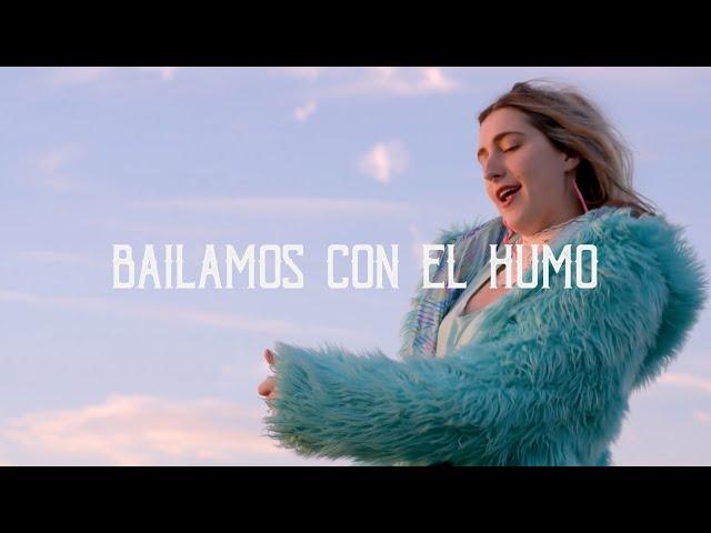 Lillian Frances - Bailamos con el humo (Official Music Video)