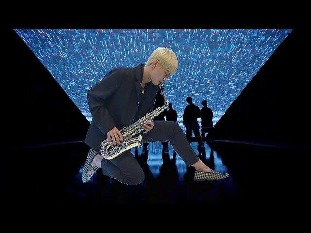 taehyung playing ikon's bling bling on saxophone