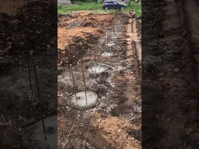 Заливка свай под фундамент.