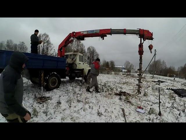 Монтаж винтовых свай ямобуром