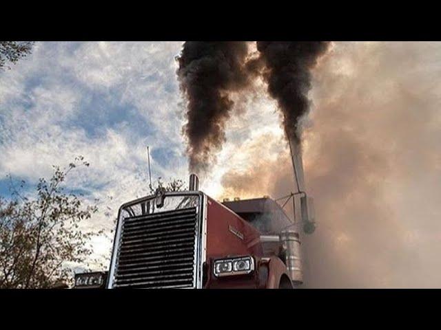 BIG DIESEL PETERBILT ENGINES COLD STARTING UP AND SOUND 