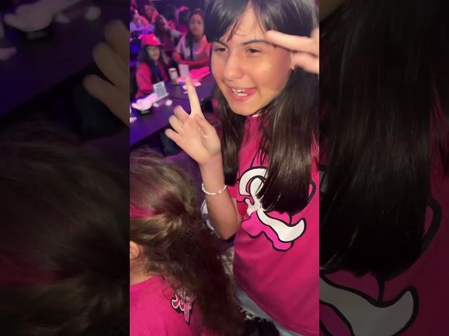 Vamos tirar foto com OS ROSAS* Emilly Vick ​⁠@emillyvickof