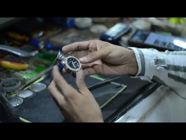 "Watch repairs in Pakistan: minimal tools, maximum skill! ⌚"