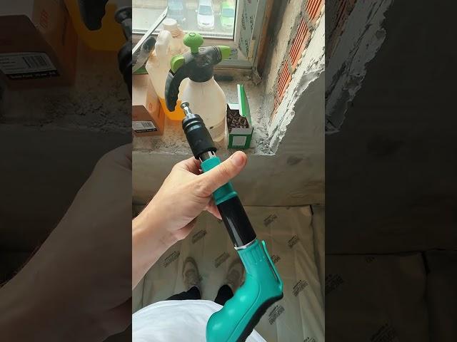 Прибиваем настоящими потрохами к потолку рейку  #алексейбелый #шумка