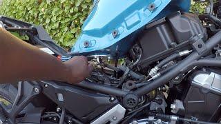 #kawasakiz650 #kawasakininja650  How to remove a GAS TANK on 2019 kawasaki Z 650