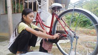 Use donated money to buy bicycles and was helped by a village girl to learn to ride a bike.