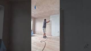 Spraying walls with an Airless Paint Sprayer Tritech T4 516 ultra tip