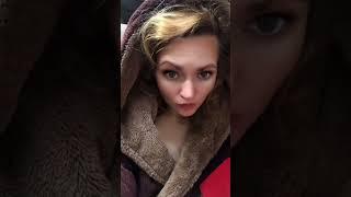 Девочки,надо было ходить на физкультуру... Там учили перепрыгивать через козлов…