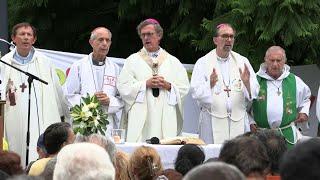 Crowd listens to Buenos Aires' Archbishop pray for Pope Francis' health | AFP