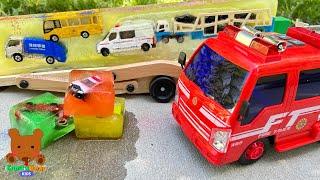 Fire Truck Rescues Diecast Cars Trapped in Ice! 【Kuma's Bear Kids】