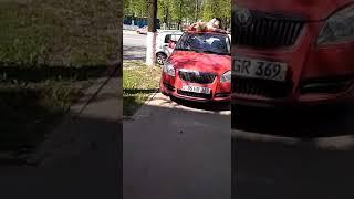 Во Владимире обнаженная полностью баба, заснула на автомобиле. Часть 2