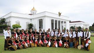 Tarian adat (sa fai) Nagekeo di istana merdeka Jakarta