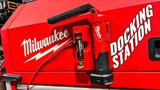 Magnetic Docking Station! Milwaukee 2128 REDLITHIUM USB 3.0 Stick Light Review