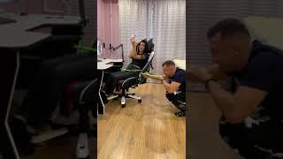 Как правильно забрать телефон у девушки - #Shorts от Корявый VLOG -  Денис Бубнов