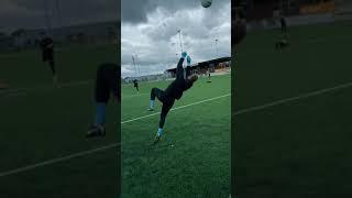 Flyingsave #gktraining #areialsaves #gkskills #soccertraining #footballsaves #football #shorts 