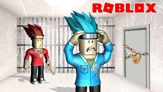 НАМ НЕ СБЕЖАТЬ ИЗ ЭТОЙ КОМНАТЫ | ROBLOX | DAMON