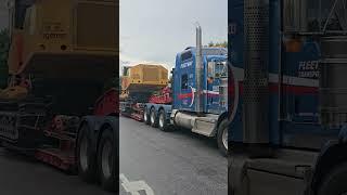 Awesome Kenworth T800 Hauling Tigercat