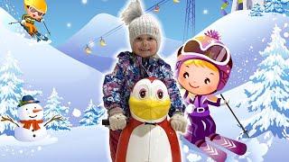 Margo learns to skate with penguin helper for kids