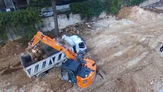 Lavoro di scavo per la realizzazione di un Residence
