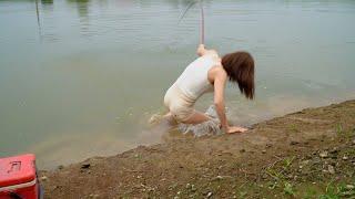 Fishing Video | Girl Fishing for Big Black Carp