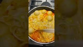 Cooking Singapore Style Laksa Mee!