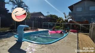 Brincadeiras na piscina