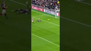 Brilliant solo run from Son he is untouchable!