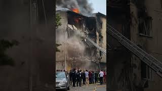 Fire broke out in a building and firefighters had a hard time #firehouse #earthquake #firefighter