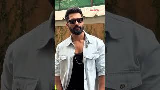 #VickyKaushal arrives in swag!   || Bollywood Update #desimartini #bollywood