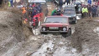 NIVA VS TOYOTA LC80 VS UAZ VS SUZUKI VITARA (steep climb)