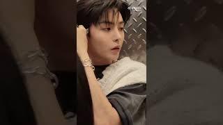 So close! such gorgeous faces! Zhou Ye & Hou Minghao in elevator