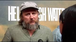 David Mackenzie on "Hell or High Water" red carpet | 7/25/16