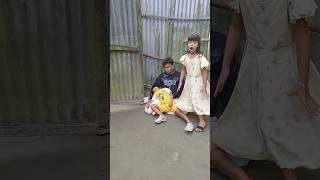 Aisee kya cheez hai jo baccho ko Dara rahi hai  #shorts #funnyshorts #funnyvideo