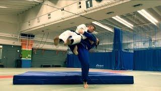 Дзюдо. Бросок прогибом. Бросок через грудь. Judo. Ura-nage