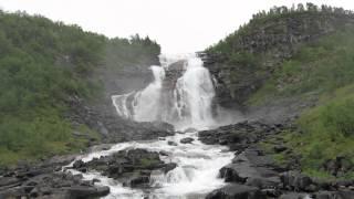 Valnesfossen sett nedenfra