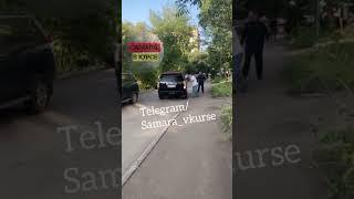  Неадекватная девушка за рулем протаранила несколько авто в самарском дворе Ново-Садовая, 24