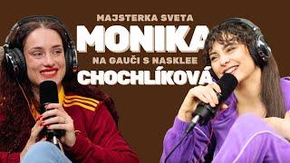 “Mala som výčitky, keď som jedla normálne jedlo” | Monika Chochlíková Na Gauči s Nasklee #122