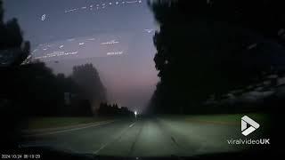 Quick reflexes avert accidents in foggy night || Viral Video UK