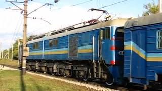 Электровоз ВЛ8-1016 с вагоном-рельсосмазывателем | Freight electric locomotive VL8