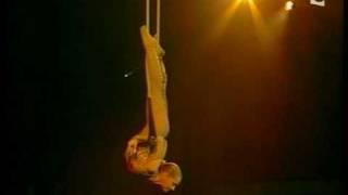 Aurelia Cats - Lido de Paris 2005-Trapeze / contortion