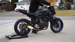 Yamaha MT-07 Akrapovic Cold start / Revs / Fly by (LOUD)