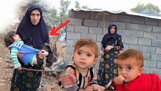 Brave mother and twins: Resisting rain and hardship! ️️