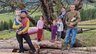 Unbelievable Life of a Family Living Far from Civilization in the Mountains