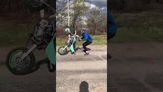 Не удержал питбайк во время станта #moto #motorcycle #stant #питбайк #стант