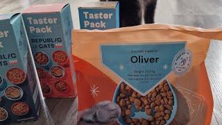 Unboxing Some cat food from the Republic of Cats were supposed to be for Oliver but suzie trys them!