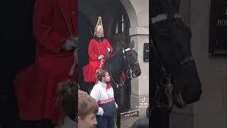Queen's guards vs King's guards get off the reins #horseguardsparade